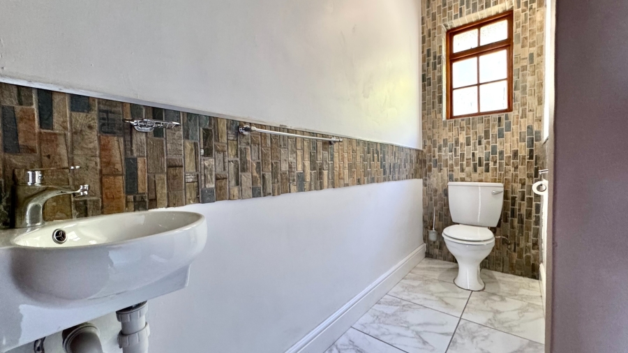 5 Bedroom Property for Sale in Rome Glen Western Cape